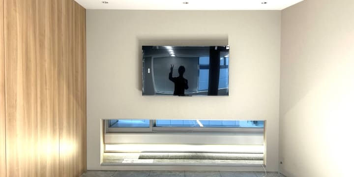 会議室に設置されたテレビ